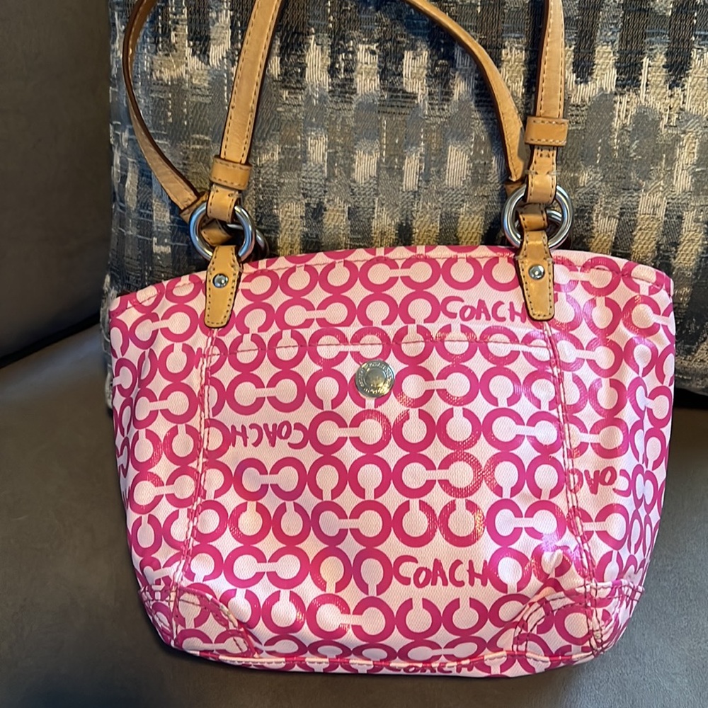 Coach small handbag, light pink & dark pink writing - Picture 3 of 3